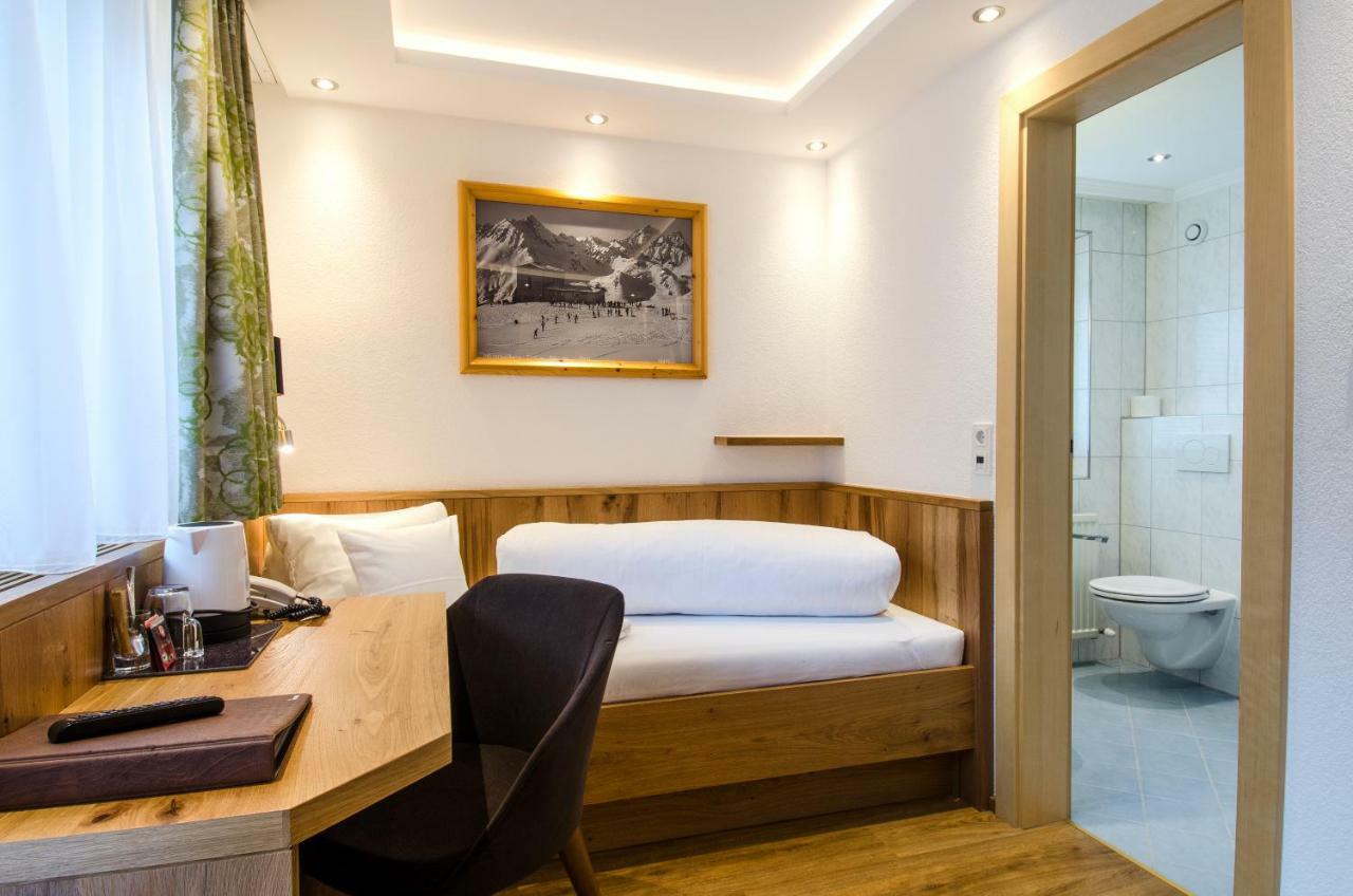 Hotel Garni Siegele - Inklusive Silvretta-Card Premium Ischgl Ngoại thất bức ảnh